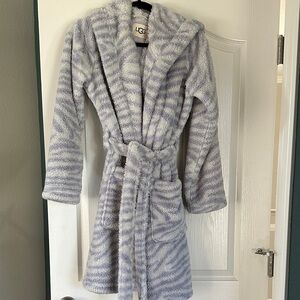 UGG Soft lavender Patterned Fleece Robe